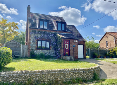 Baytree Cottage  private parking, close to local shops. A great place to spend time with family